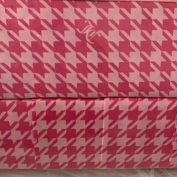 JUICY COUTURE Houndstooth Full Sized Bed Sheets Set in Pink - Picture 2 of 4